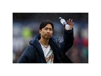 엄지성 유럽 데뷔전 선제골로 기대감 높여 썸네일