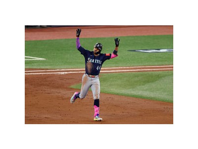 앤서니 캐스트로빈스 역대급 예측으로 떠들썩 썸네일