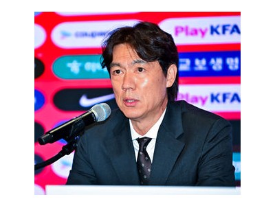 홍명보 감독 월드컵 마무리에 웃음으로 힘을 주다 썸네일