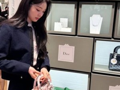 김연아 명품 행사에서 여신 같은 매력 뽐내 썸네일